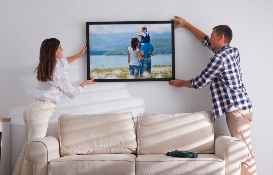 Comment accrocher des tableaux : conseils et astuces pour suspendre des tableaux sur vos murs